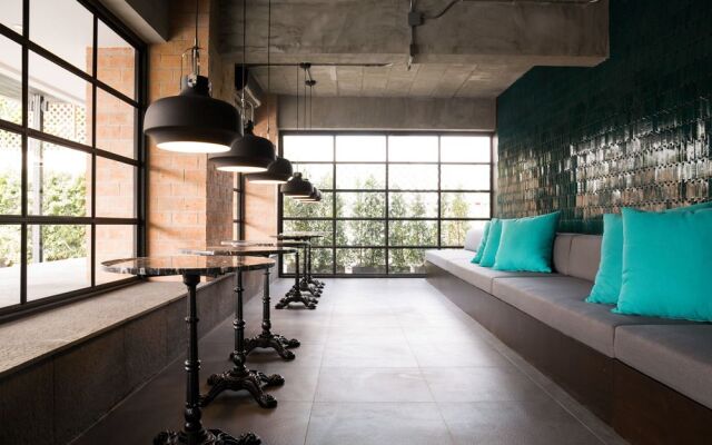 Siri Hotel And Residence Bearing