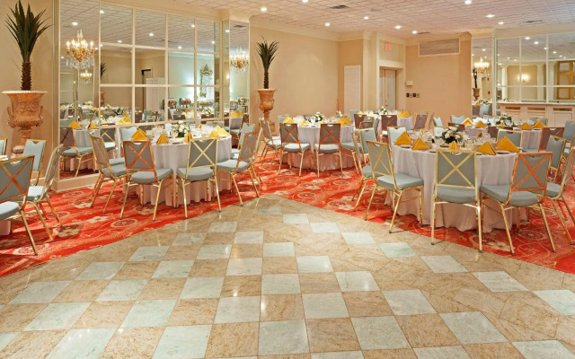 Red Roof Inn PLUS+ Newark Liberty Airport - Carteret