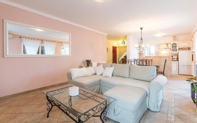Beautiful Home in Kastel Novi With Wifi and 4 Bedrooms