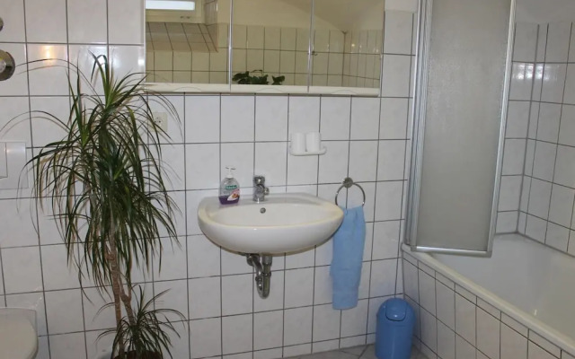 Apartment in Weibig With Garden