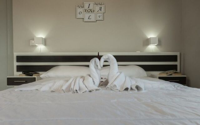 Oliva Beach Studios & Apartments