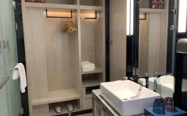 Echarm Hotel (Sihong Wutaishan Bridge)