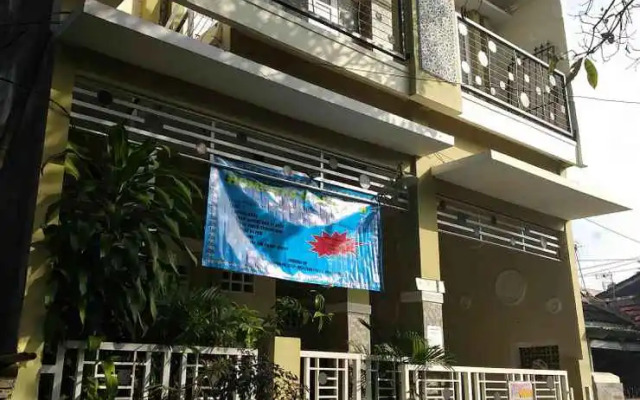 Comfy Room at Derisfa Home