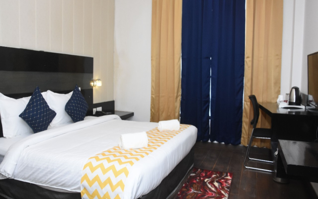 Capital O 605 Hotel Camria