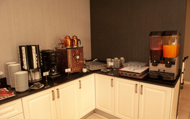 Empula Hotel & Residences