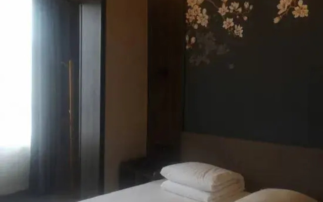 Huangyue Hotel (Yanji Tianchi Road Shop)