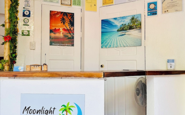 Moonlight Breeze Inn
