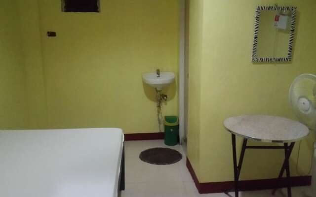 RMS Travellers Inn - Hostel