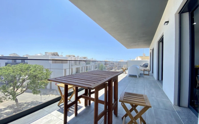 Tavira Grand Balcony With Pool by Homing