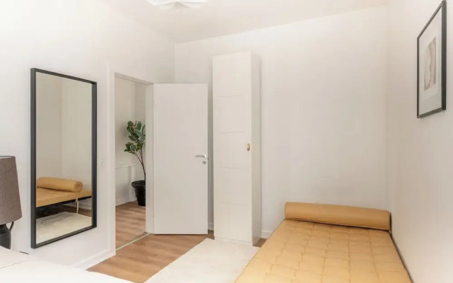 Sanders Noble - Fantastic 5-bdr Apt in the Capital