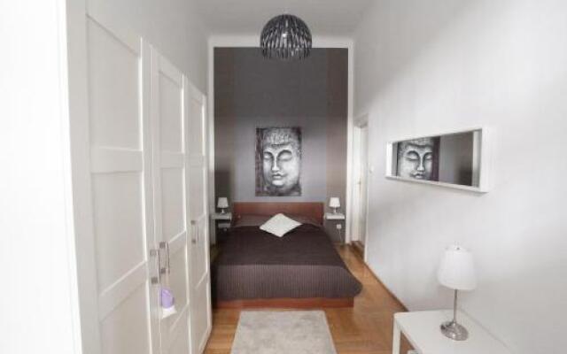 Royal Center Apartment