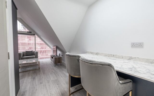 Impeccable 2-bed Apartment in Camberley