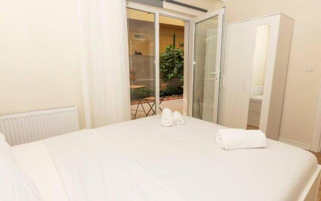Yakamoz 2 BR Stylish House with garden in Kadikoy