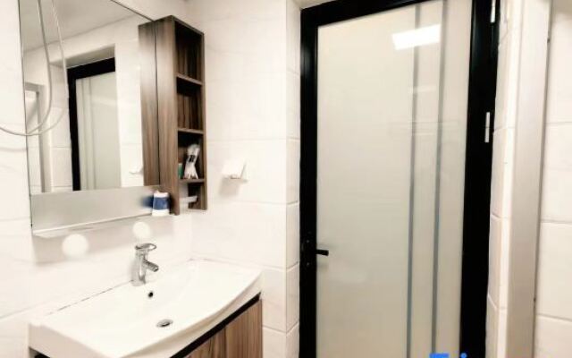 Youyi Hotel (Yangjiang Hailing Island Beiluowan Scenic Area)