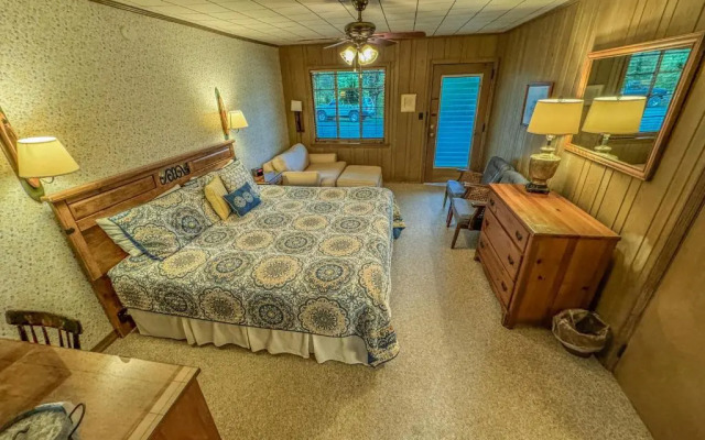 Hemlock Lodge