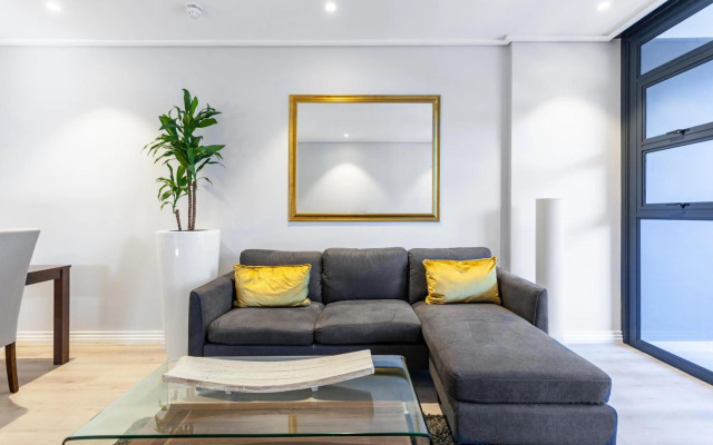 Luxuriuous 1 Bedroom in 16 on Bree