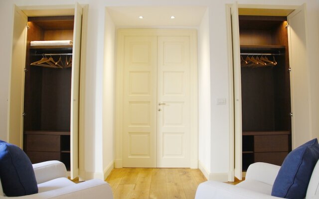 Leonardo's Apartments