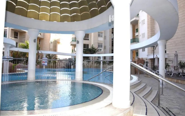 Sunny 3BR Apartment Golf Residence