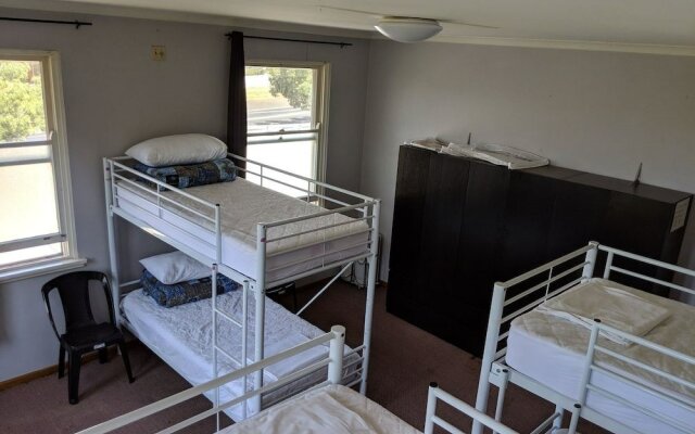 Young Budget Accommodation - Hostel