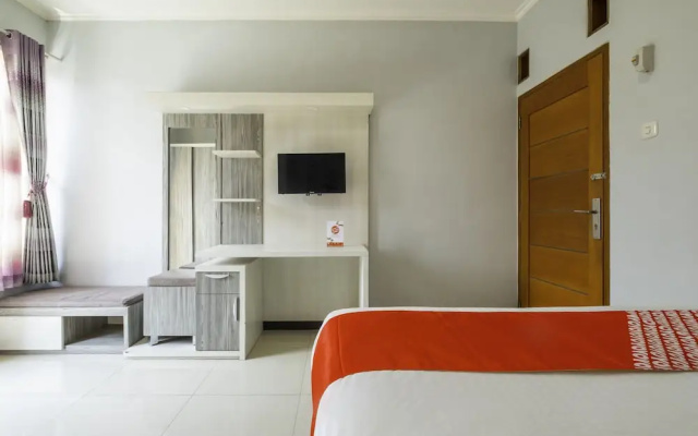 The Karins Guesthouse by OYO Rooms