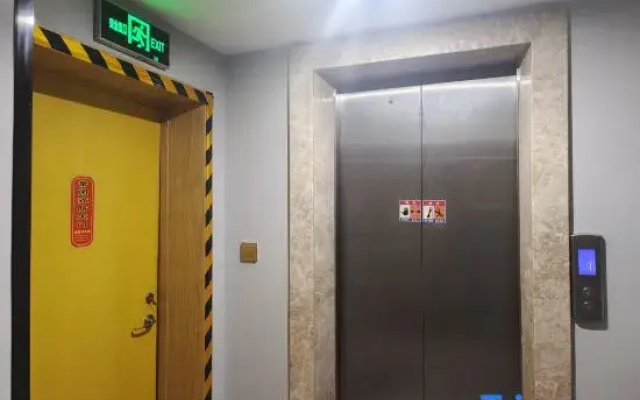 Huaji Business Hotel