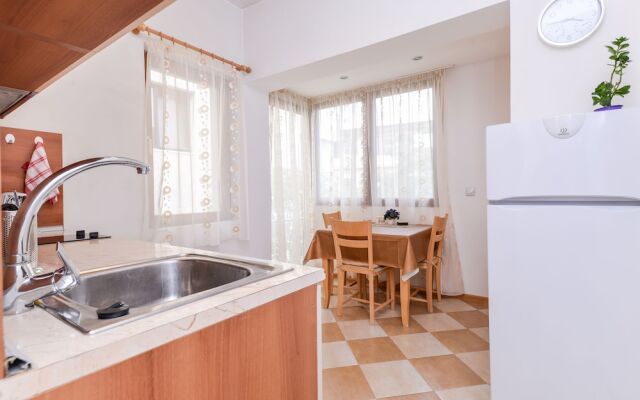 FM Deluxe 1-BDR Apartment - Artist's Place