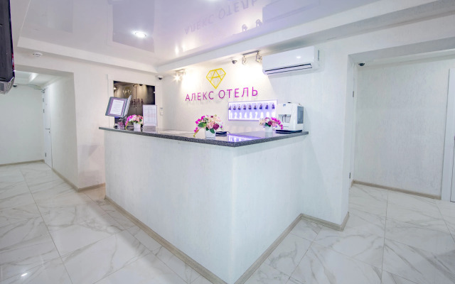 Alex Hotel on Rybatskaya