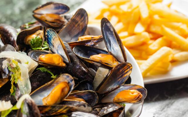 Modern Lodge With 2 Bathrooms, The Beach At 500 M