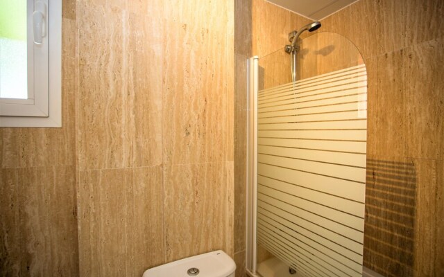 Delightful 2 Bed Apartment with sea views PW10