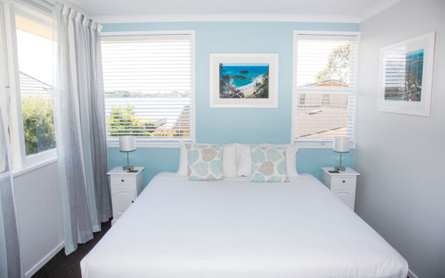 Harbour View Motel and Water Front Apartments