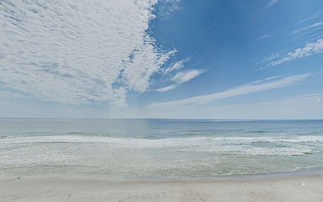 New Listing! Oceanfront W/ Balcony & Pool 1 Bedroom Condo