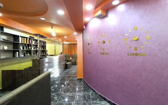 Hotel N1