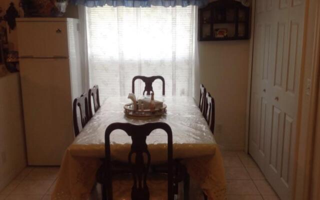 AL House at Bayside Lakes