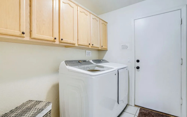 Lakefront Glendale Home w/ Pool, Boat & Fishing!