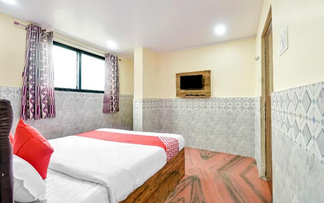 OYO 48837 Hotel Suvarna
