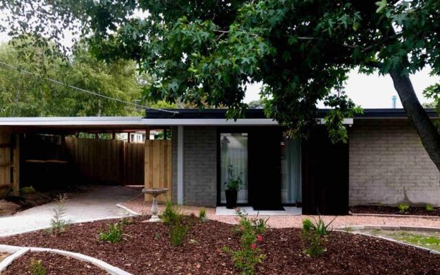 The Snug Premium 1BR Self Contained Apartment FREE Netflix