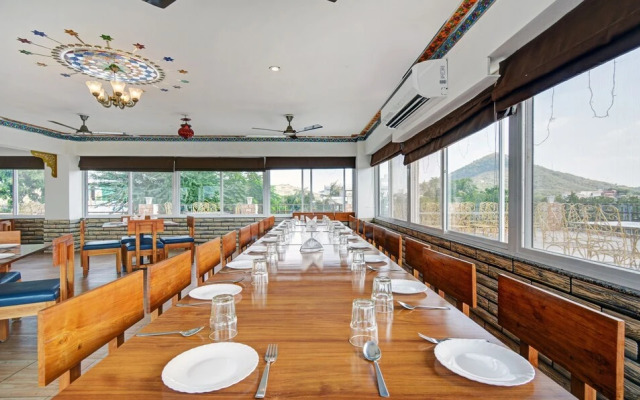 Treebo Trend The Lavit Malhar