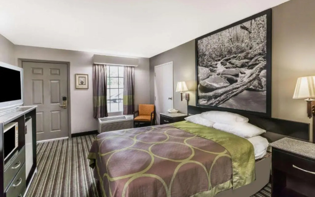 Super 8 by Wyndham Clinton