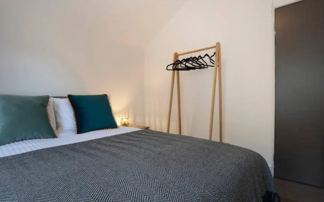 3 Bedroom - 2BR - Apartment - Central Windermere