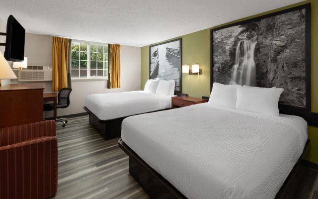 Super 8 by Wyndham Winona MN