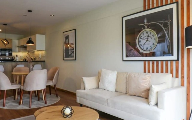 w Fascinating 1BR With Balcony in Miraflores
