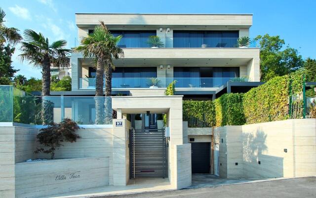 Luxurious two bedroom apartment with a sea view in Crikvenica