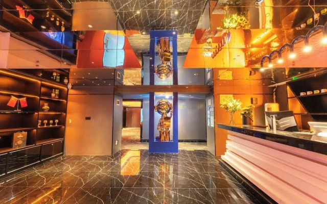 Wind Sleeping Color Hotel