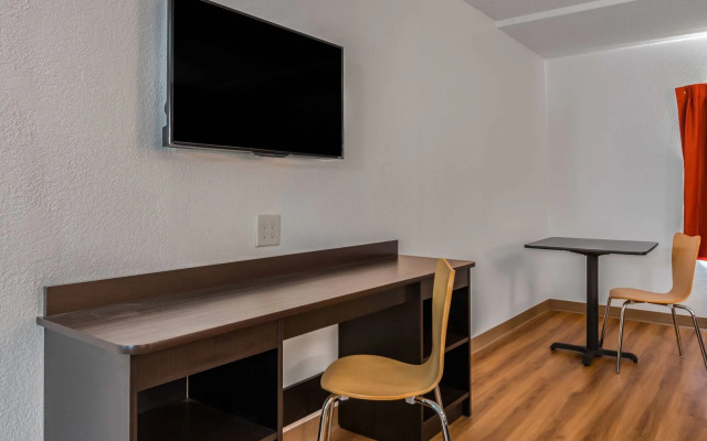 Motel 6 Cartersville - White GA