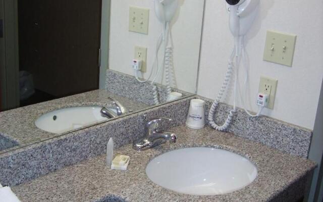 Parry Sound Inn & Suites