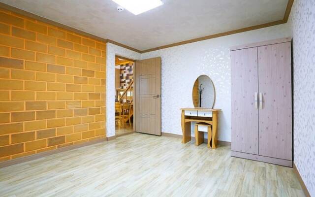 Goseong Sanmaru Pension