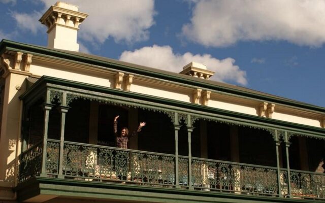 Shakespeare Backpackers Int'l Hostel