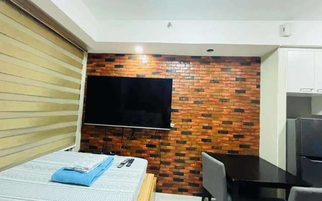 Sunshine100 Studio+65'TV+POOl+Wifi30MBPS