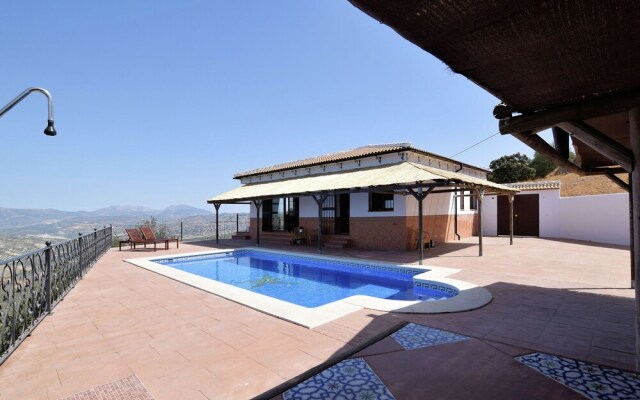 Spacious Villa With Private Pool and Stunning Views Near Iznájar