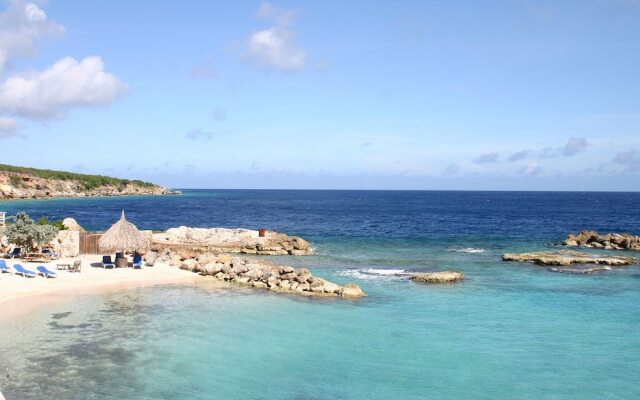 Sea View Villa by the Mambo Beach with Private Pool